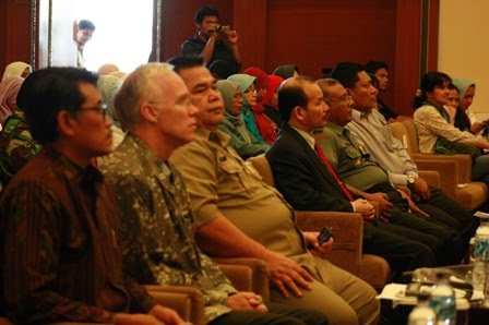 Dubes Norwegia dan peserta seminar Nora Sister